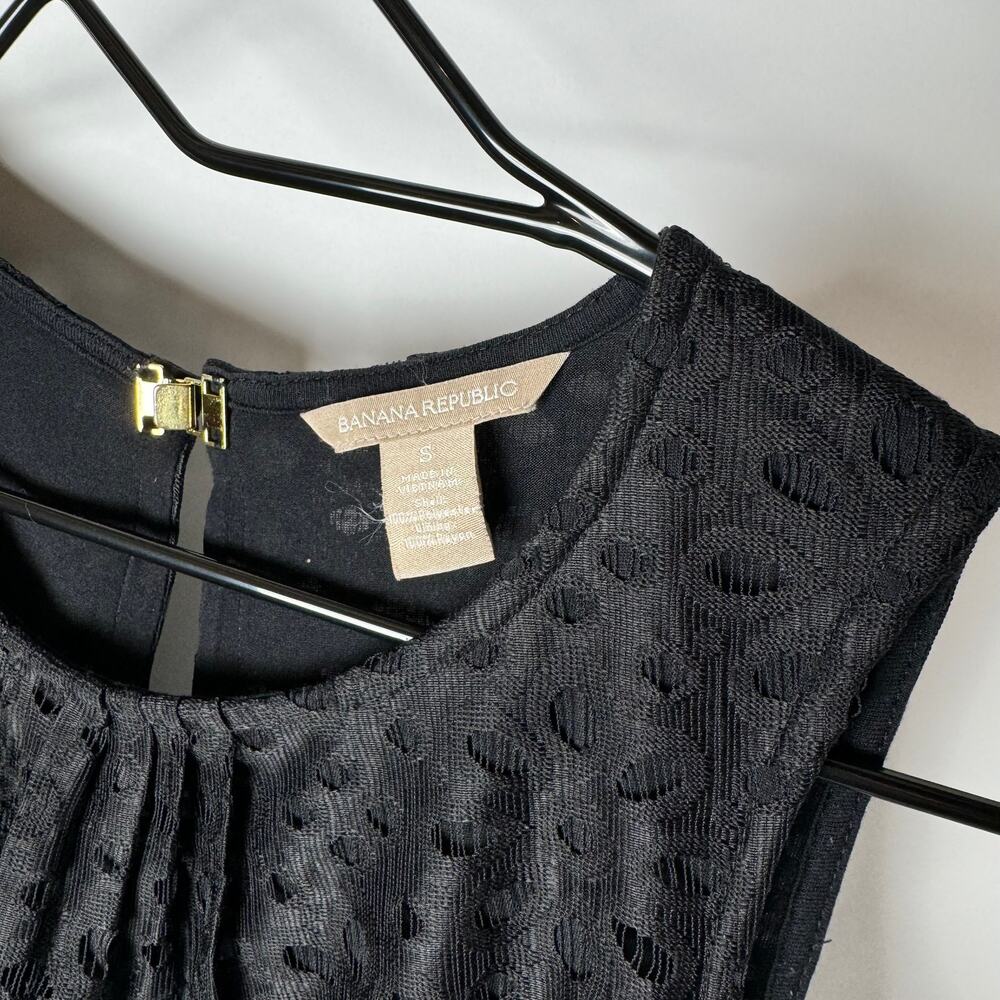Banana Republic Sleeveless Top Black Eyelet Blouse Layered Size S - Picture 2 of 7
